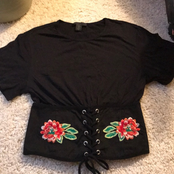 πΊHost PickπΊ Laced Up Embroidered Top - Picture 9 of 9